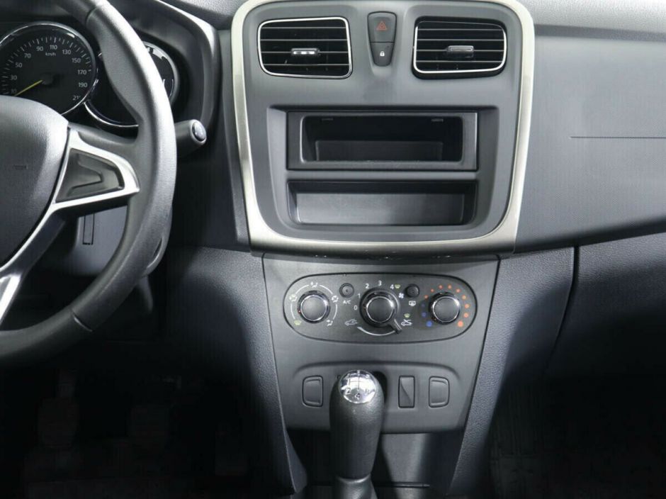 Renault Logan 1.6 МКПП, 2019, 62 000 км фото 7