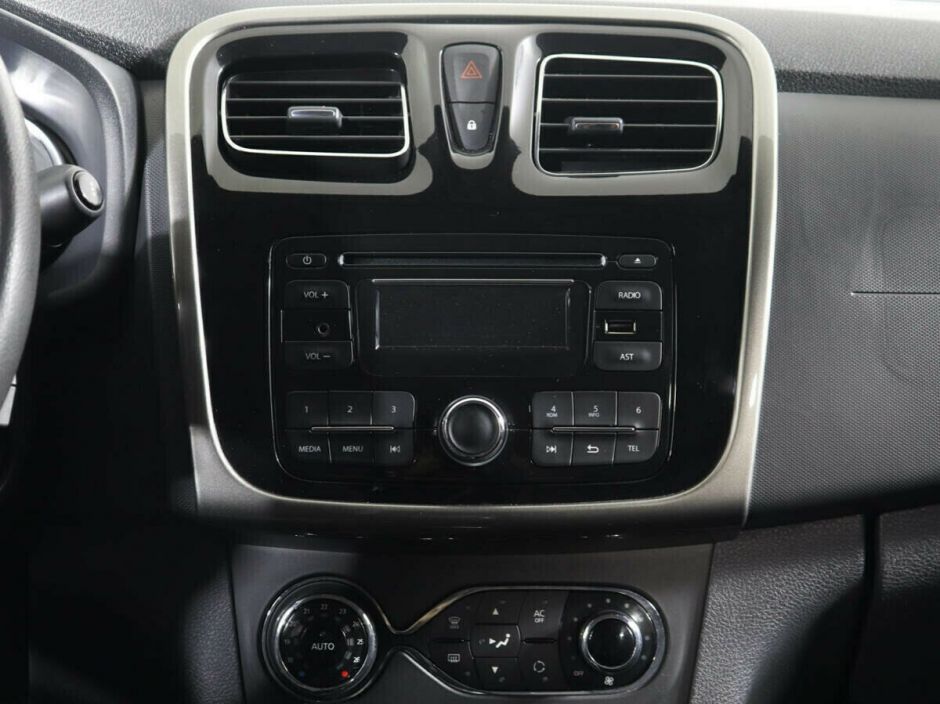 Renault Sandero 1.6 АКПП, 2015, 98 000 км фото 6