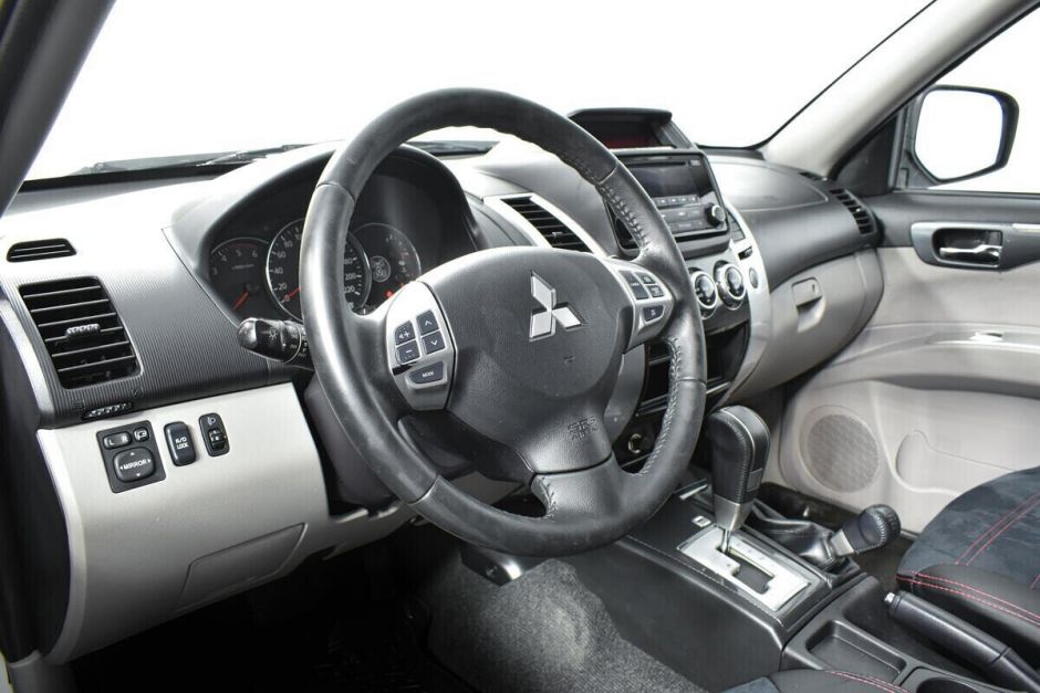 Mitsubishi Pajero Sport (2G) 3.2 дизельный 2008 -"Генерал Гена" на DRIVE2