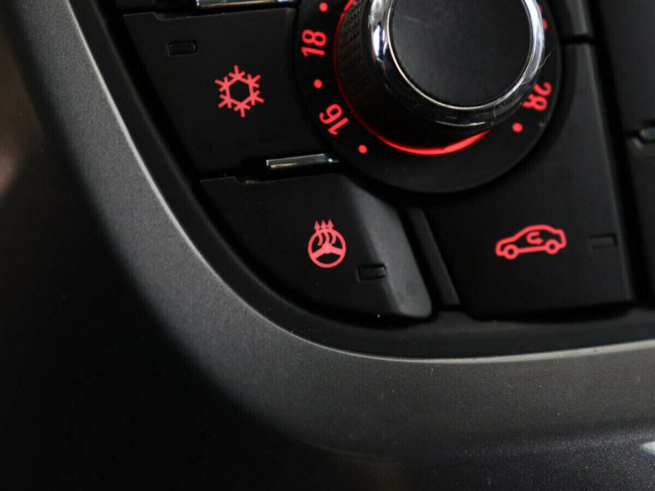 Opel Astra 1.6 АКПП, 2012, 144 000 км фото 9