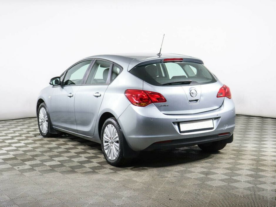 Opel Astra 1.6 МКПП, 2011, 150 000 км фото 4