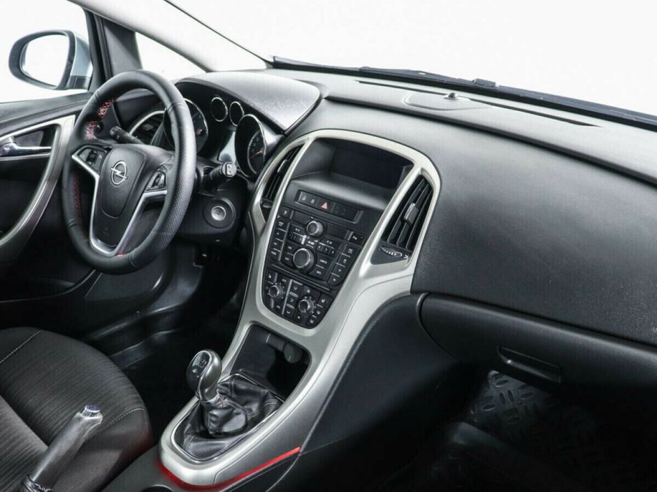 Opel Astra 1.6 МКПП, 2011, 150 000 км фото 6