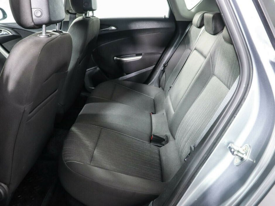 Opel Astra 1.6 МКПП, 2011, 150 000 км фото 9