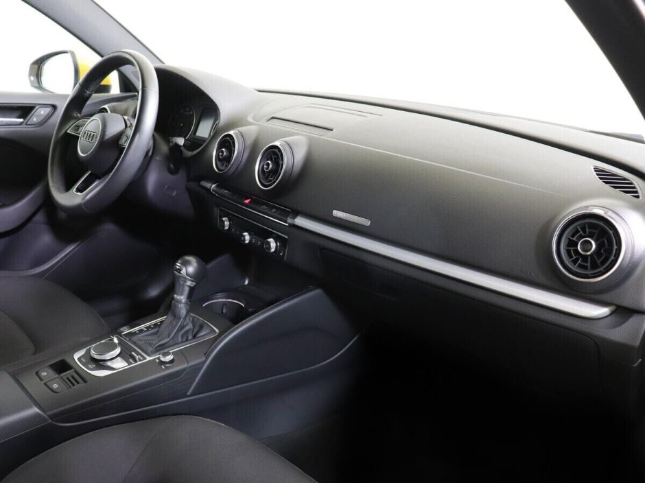 Audi A3 1.5 РКПП, 2019, 57 000 км фото 9