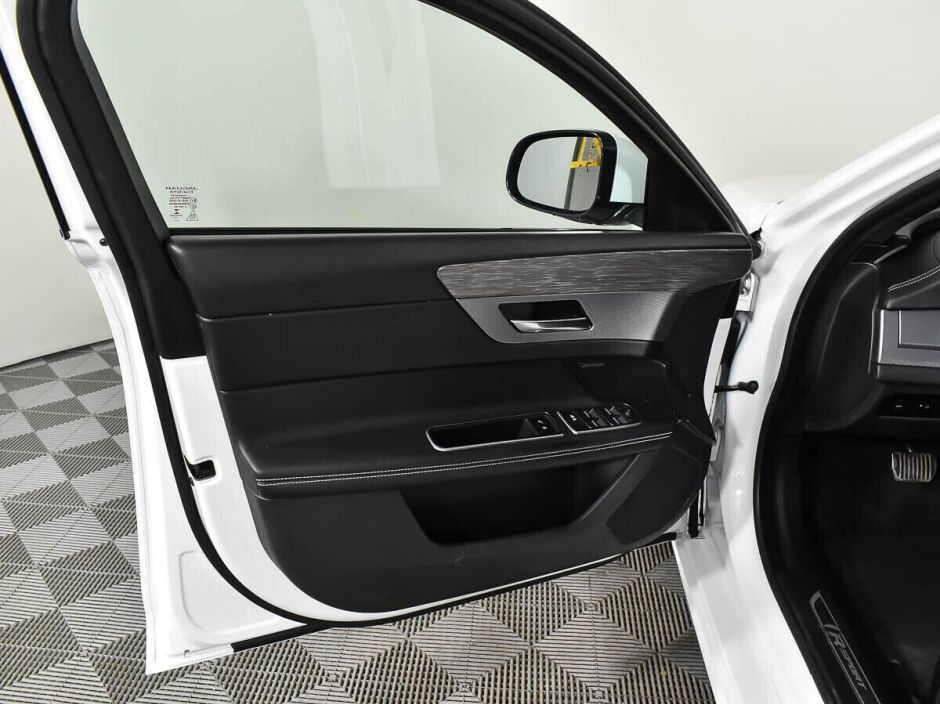 Jaguar XF 2.0 АКПП, 2017, 86 000 км фото 3