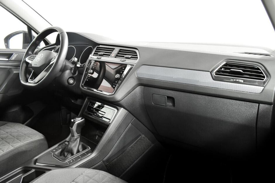 Volkswagen Tiguan 1.5 РКПП, 2018, 61 000 км фото 8