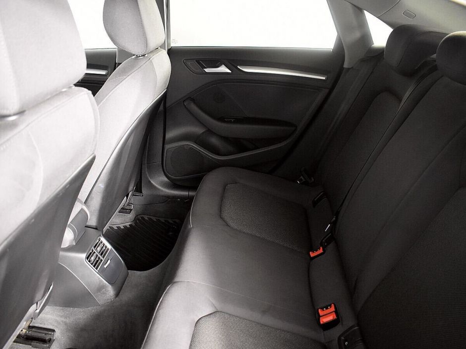 Audi A3 1.5 РКПП, 2017, 75 000 км фото 11