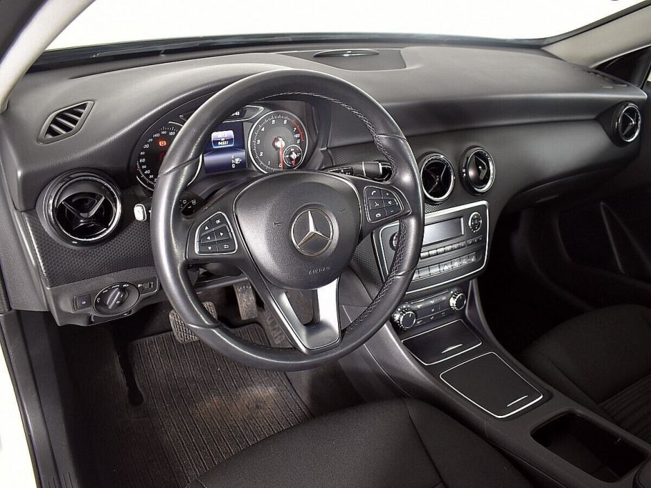 Mercedes-Benz A-Класс 1.6 РКПП, 2017, 79 000 км фото 4