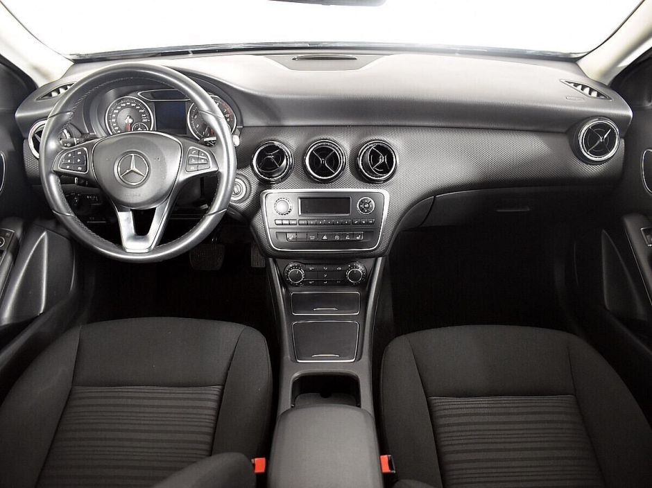 Mercedes-Benz A-Класс 1.6 РКПП, 2017, 79 000 км фото 6