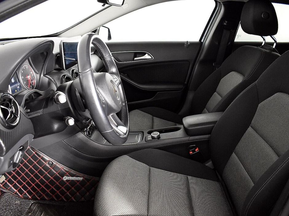 Mercedes-Benz GLA 1.6 РКПП, 2018, 63 000 км фото 3
