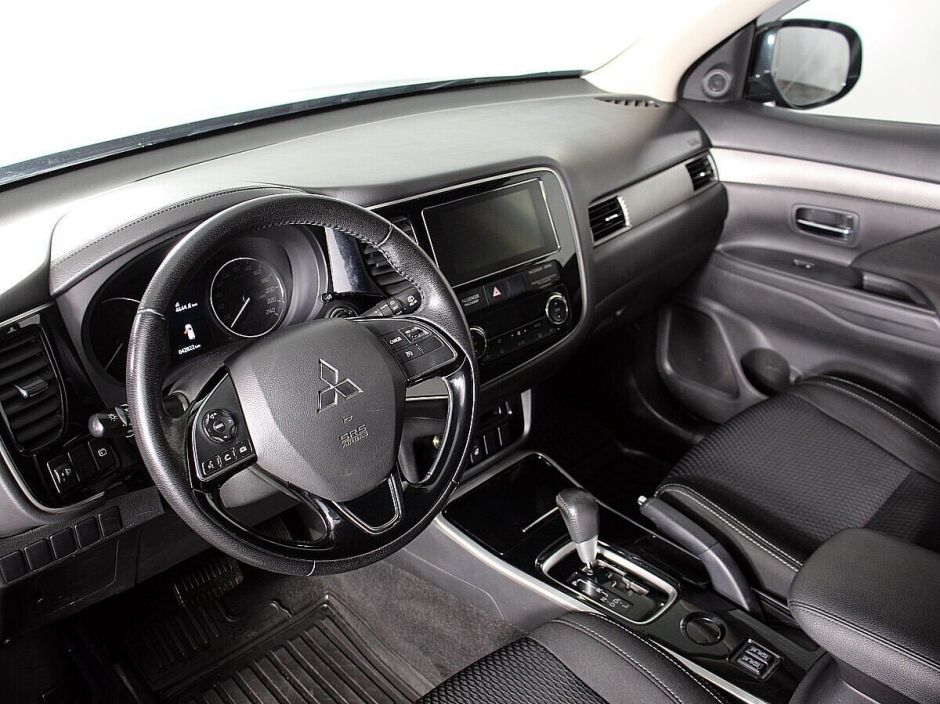 Mitsubishi Outlander 2.0 CVT, 2018, 63 000 км фото 6