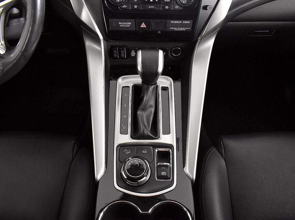 Mitsubishi Pajero Sport 3.0 АКПП, 2017, 83 000 км фото 10