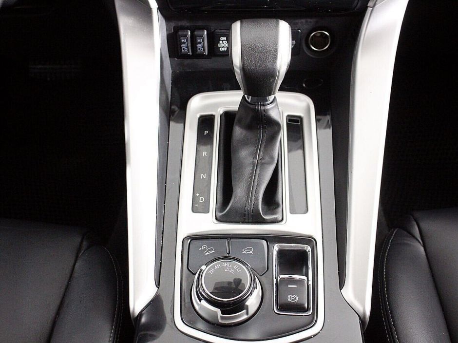 Mitsubishi Pajero Sport 3.0 АКПП, 2016, 95 000 км фото 9