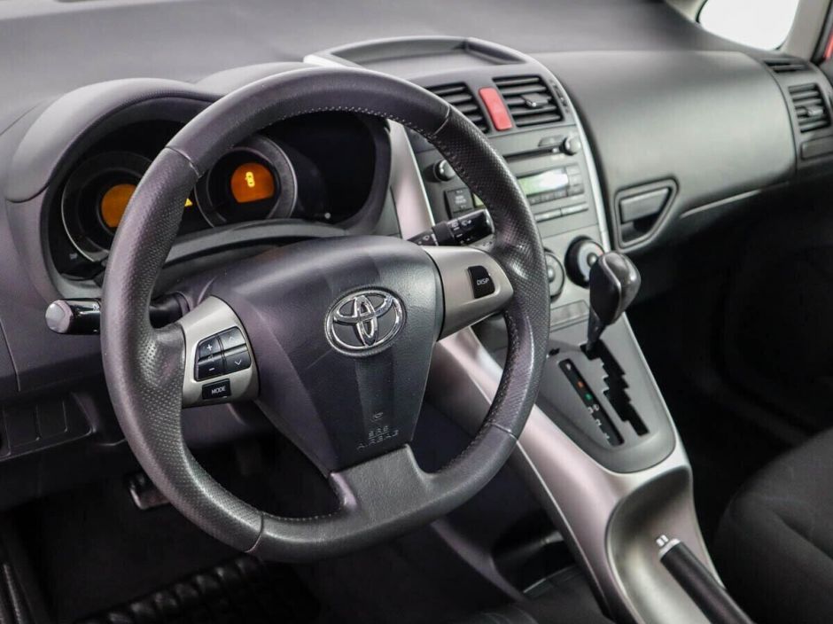 Toyota Auris 1.6 АКПП, 2011, 148 000 км фото 5