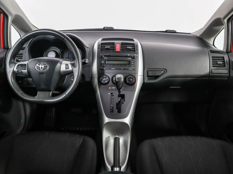 Toyota Auris 1.6 АКПП, 2011, 148 000 км фото 6