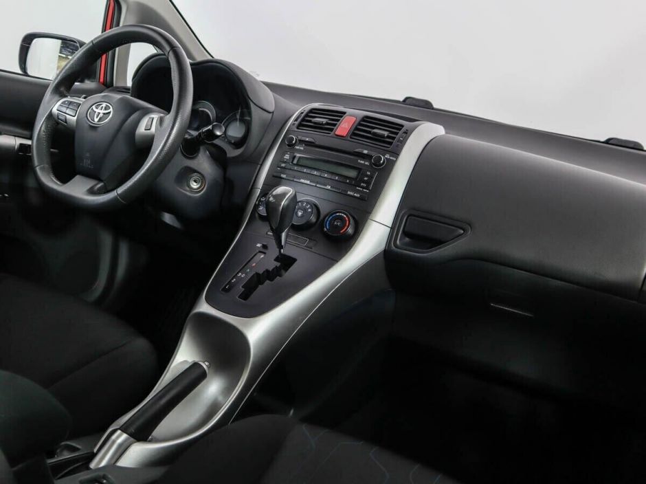 Toyota Auris 1.6 АКПП, 2011, 148 000 км фото 7