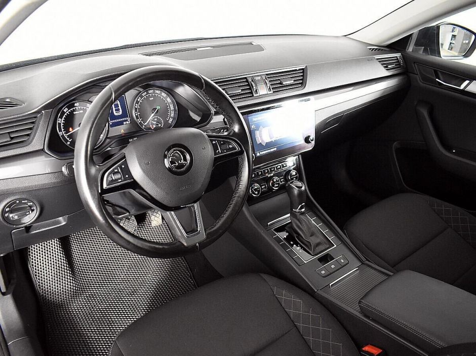 Skoda Superb 1.4 РКПП, 2017, 77 000 км фото 8