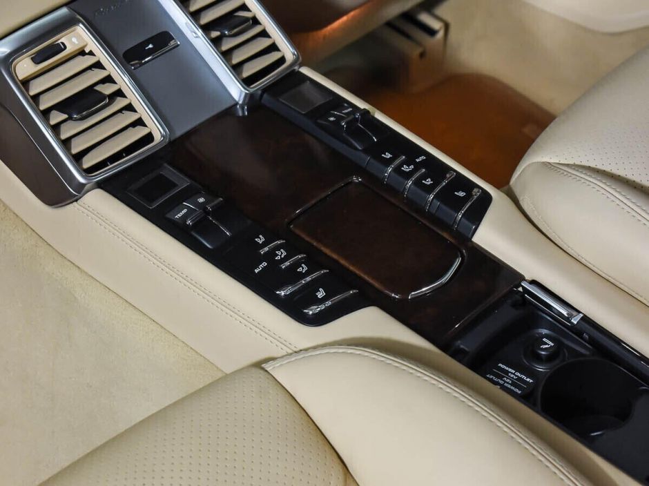 Porsche Panamera 4.8 РКПП, 2011, 158 000 км фото 13