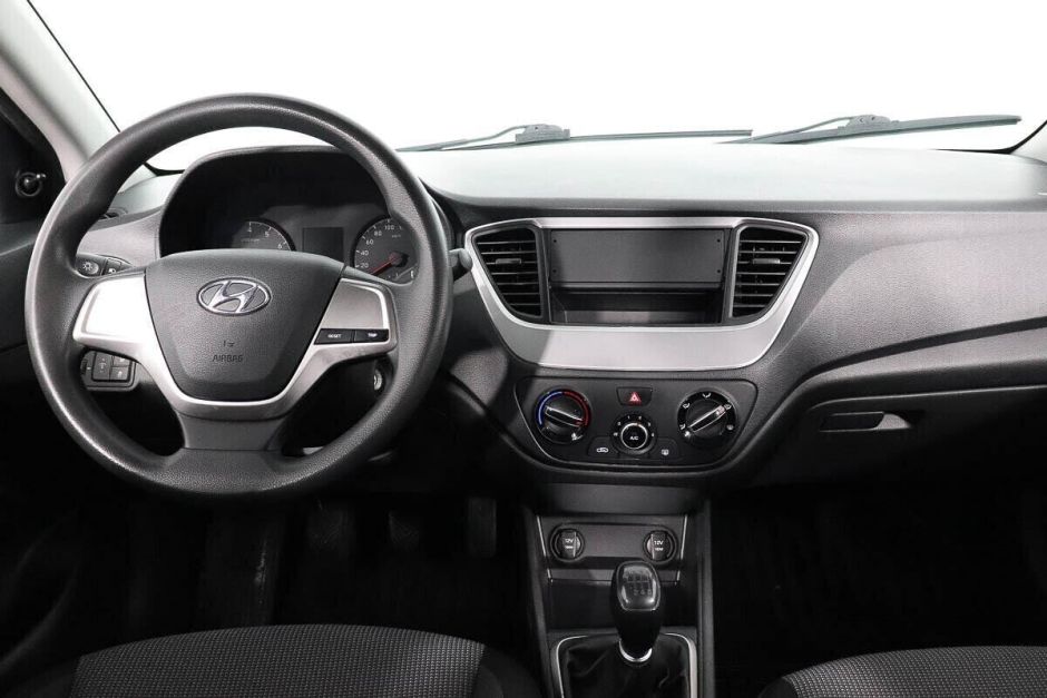 Hyundai Solaris 1.4 МКПП, 2018, 60 000 км фото 8