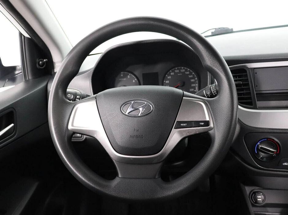 Hyundai Solaris 1.4 МКПП, 2018, 60 000 км фото 9