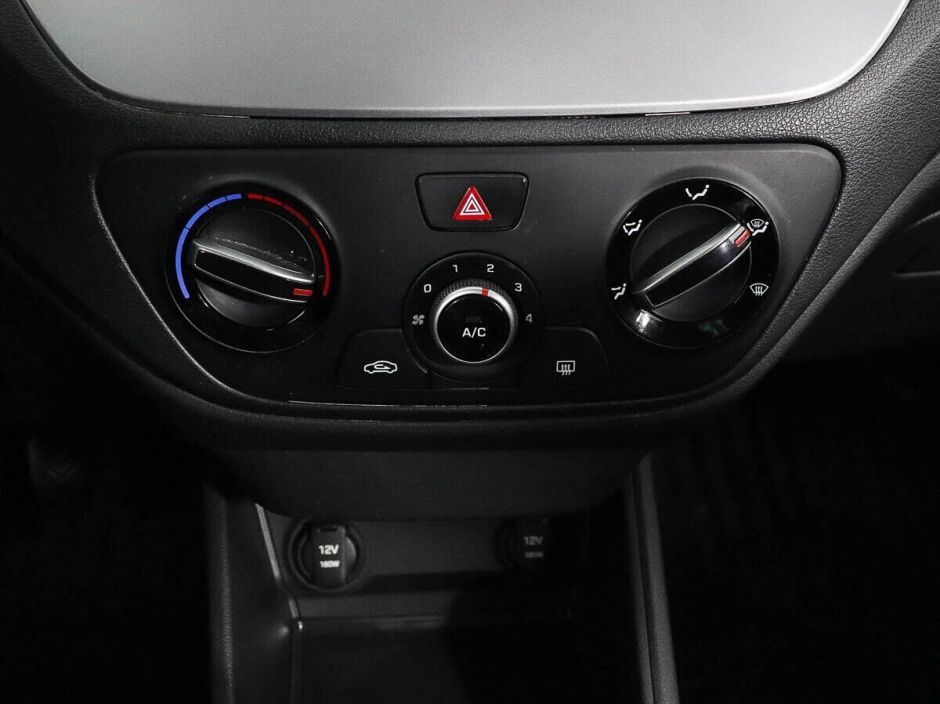 Hyundai Solaris 1.4 МКПП, 2018, 60 000 км фото 12