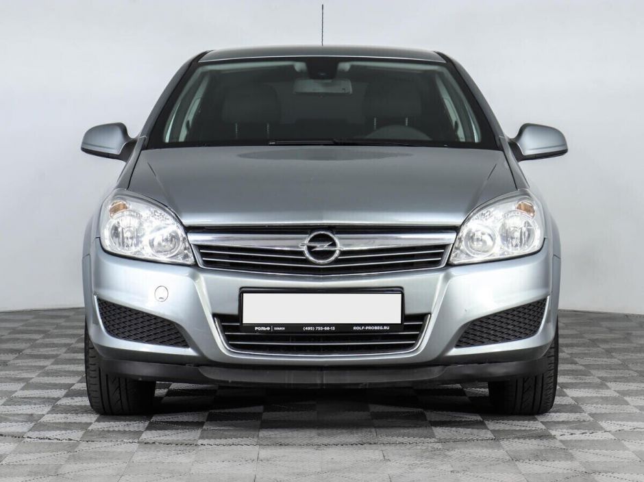 Opel Astra 1.8 МКПП, 2012, 146 000 км фото 2