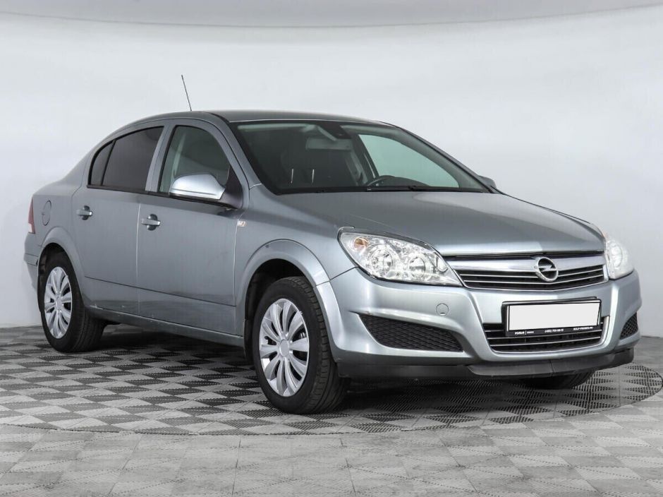 Opel Astra 1.8 МКПП, 2012, 146 000 км фото 3