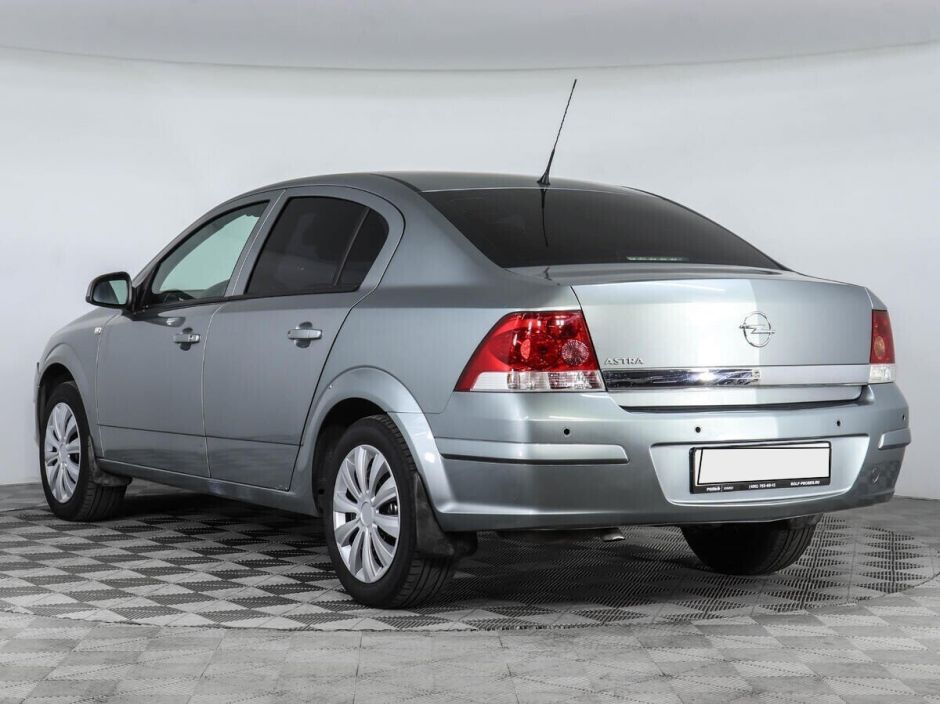 Opel Astra 1.8 МКПП, 2012, 146 000 км фото 7