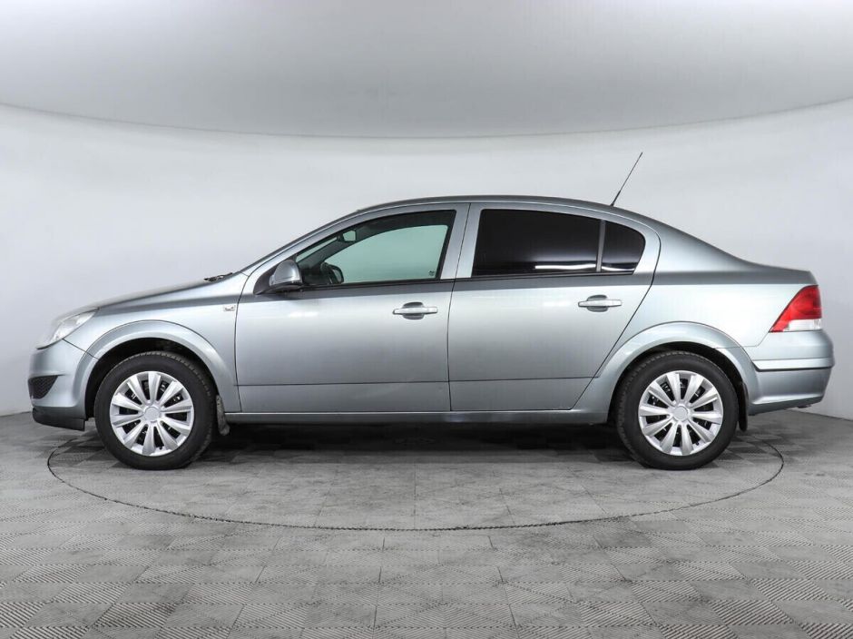 Opel Astra 1.8 МКПП, 2012, 146 000 км фото 8