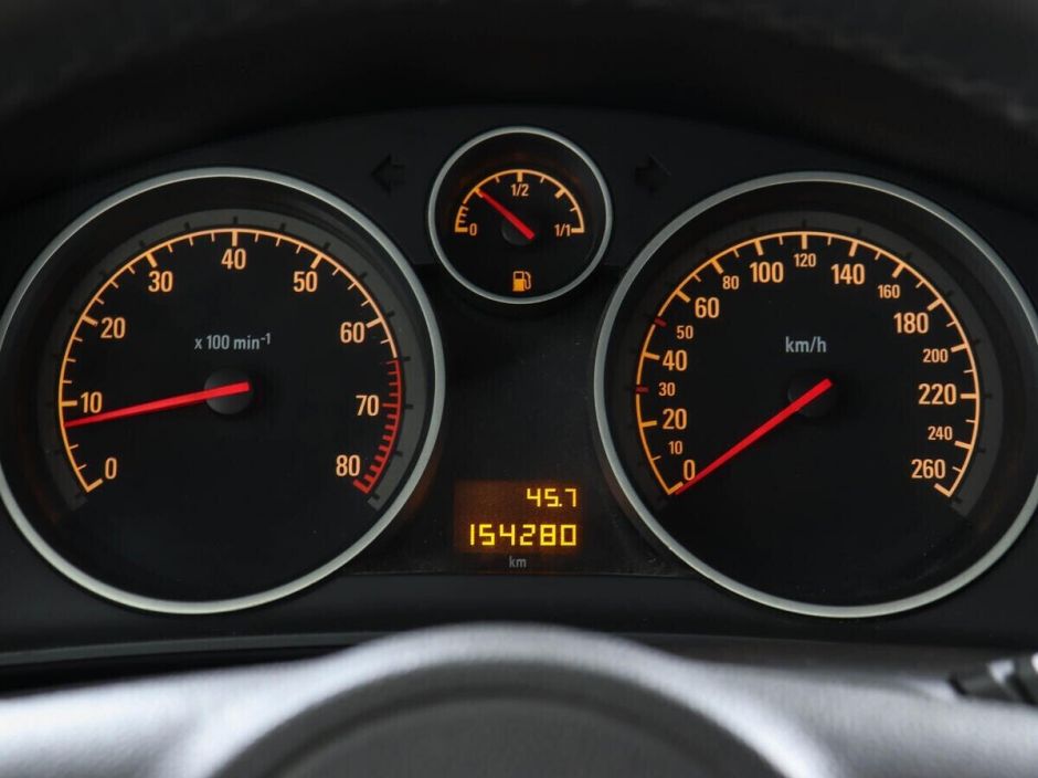 Opel Astra 1.8 МКПП, 2012, 146 000 км фото 13