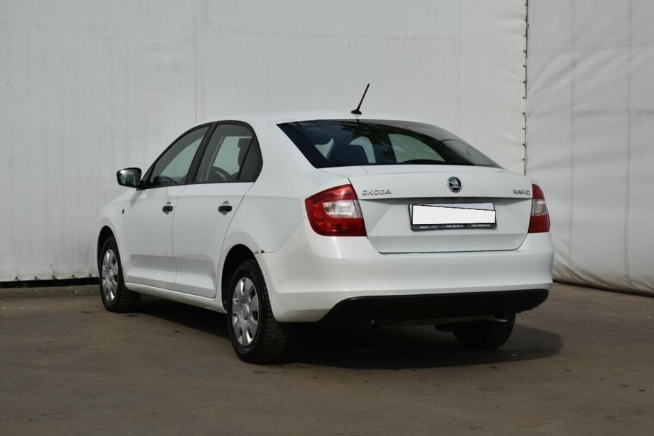 Skoda Rapid 1.6 МКПП, 2015, 100 000 км фото 7