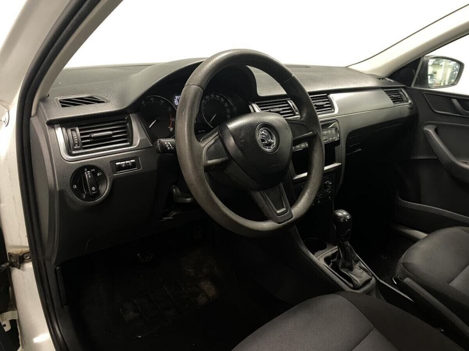 Skoda Rapid 1.6 МКПП, 2015, 97 000 км фото 9