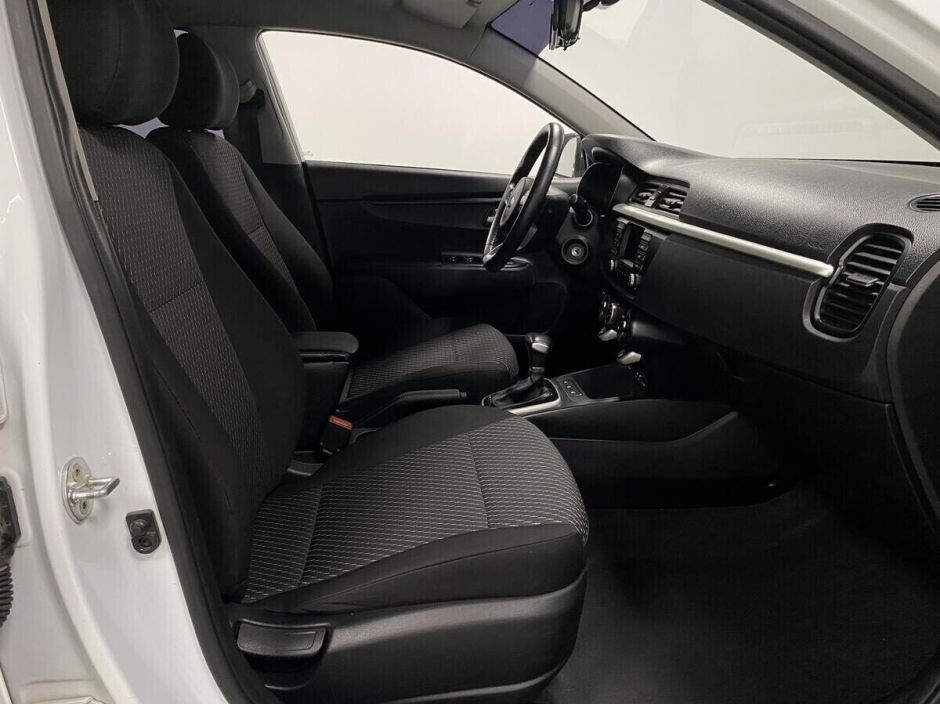 Kia Rio 1.6 АКПП, 2020, 49 000 км фото 13