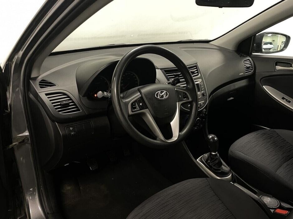 Hyundai Solaris 1.4 МКПП, 2015, 110 000 км фото 9