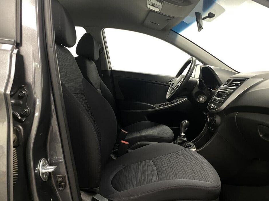 Hyundai Solaris 1.4 МКПП, 2015, 110 000 км фото 12