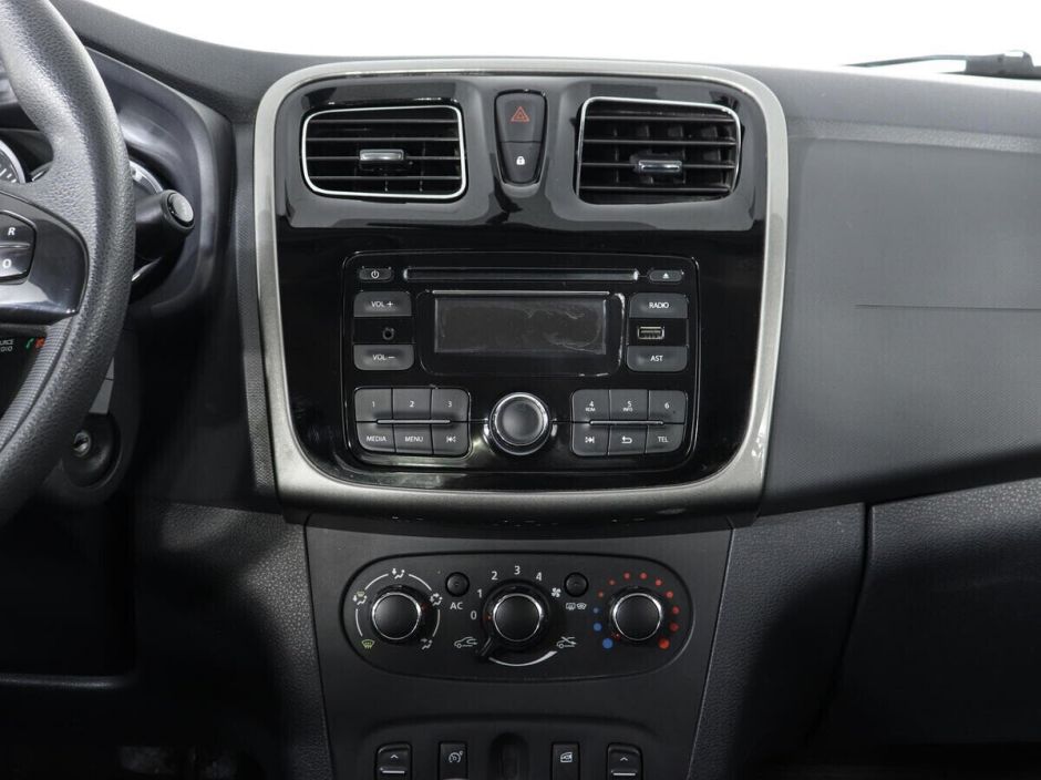 Renault Logan 1.6 МКПП, 2014, 111 000 км фото 12