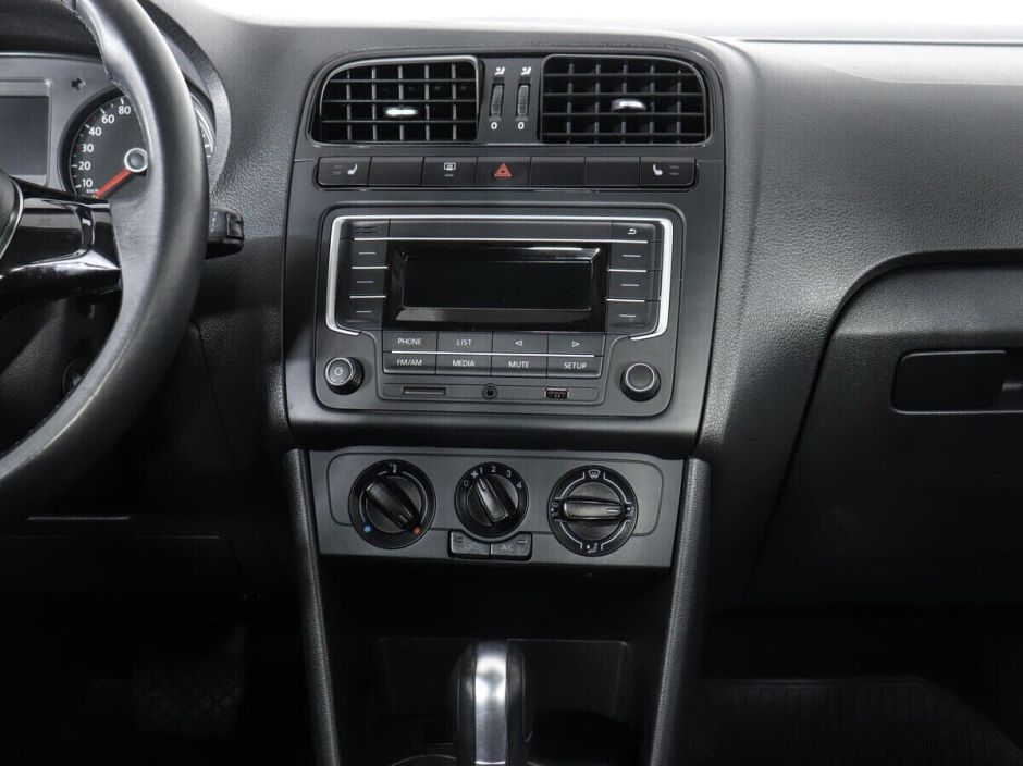 Volkswagen Polo 1.6 АКПП, 2016, 87 000 км фото 7