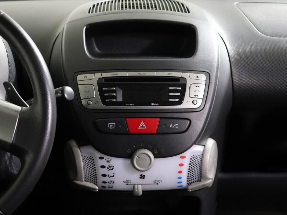 Peugeot 107 1.0 РКПП, 2012, 132 000 км фото 13