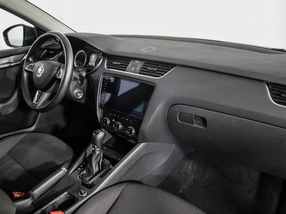 Skoda Octavia 1.8 РКПП, 2018, 60 000 км фото 5