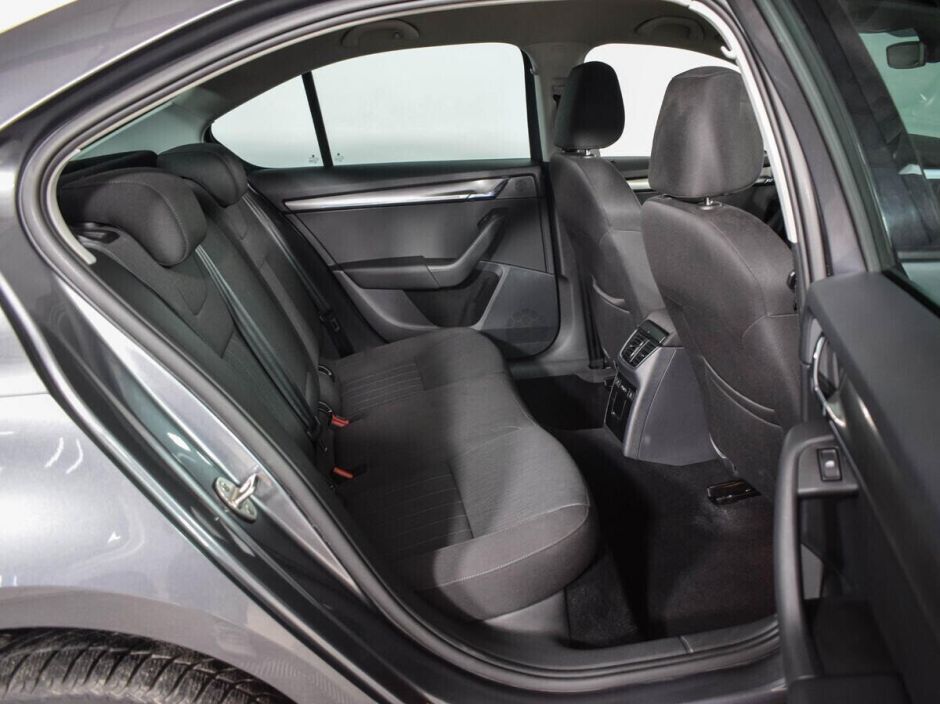 Skoda Octavia 1.8 РКПП, 2018, 60 000 км фото 8