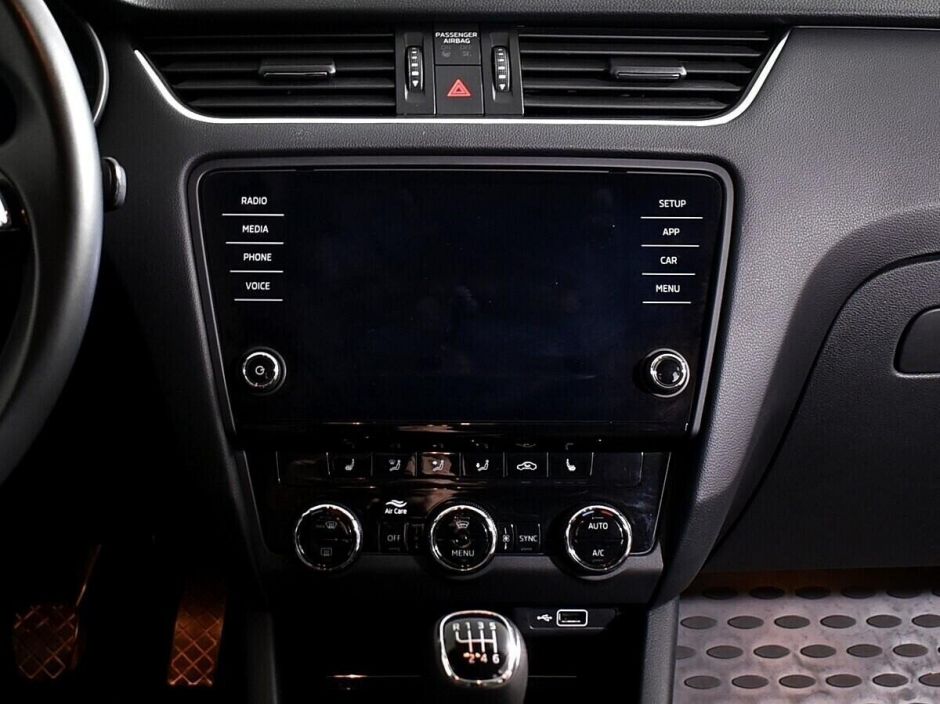 Skoda Octavia 1.8 МКПП, 2018, 71 000 км фото 7