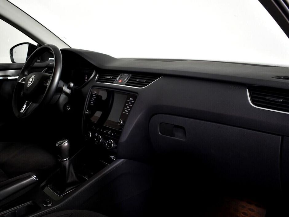 Skoda Octavia 1.8 МКПП, 2018, 71 000 км фото 8