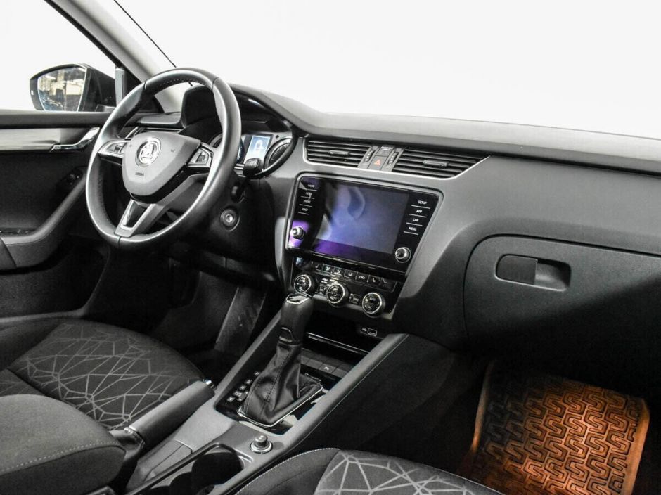 Skoda Octavia 1.8 РКПП, 2019, 61 000 км фото 5