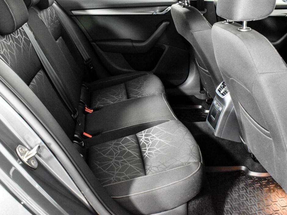 Skoda Octavia 1.8 РКПП, 2019, 61 000 км фото 7