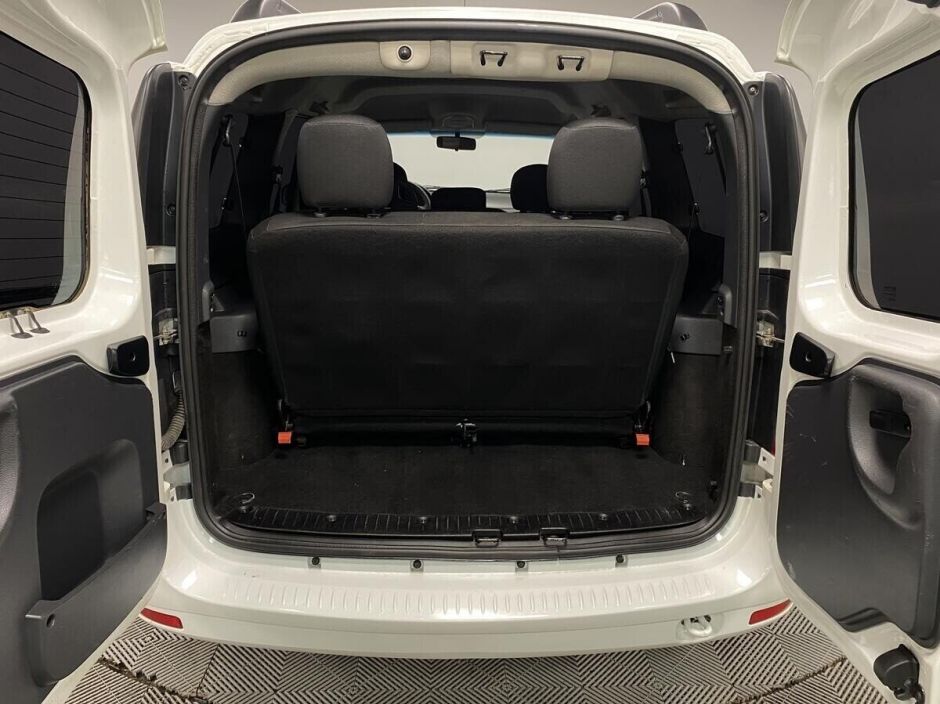 LADA (ВАЗ) Largus 1.6 МКПП, 2018, 62 000 км фото 13