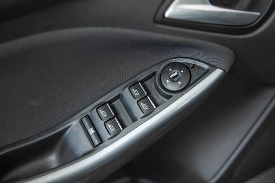 Ford Focus 1.6 РКПП, 2011, 107 259 км фото 9