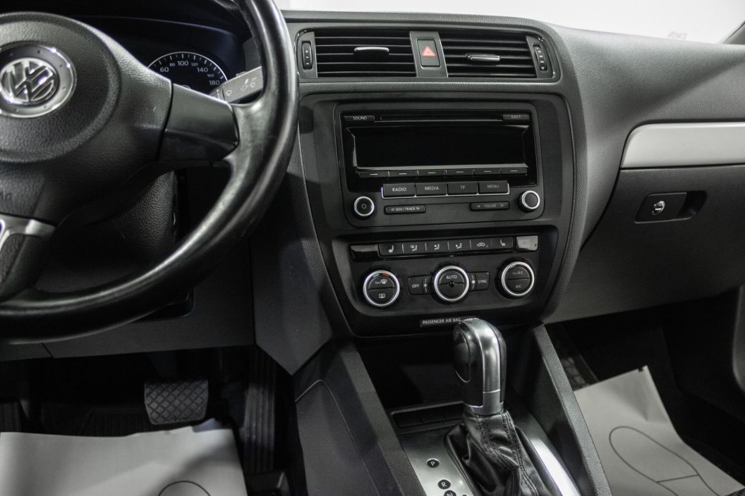 Volkswagen Jetta 1.4 РКПП, 2013, 131 210 км фото 7