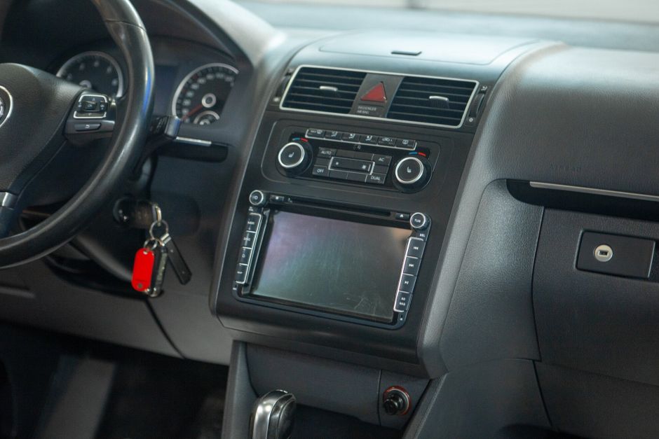 Volkswagen Touran 1.4 РКПП, 2011, 123 141 км фото 16