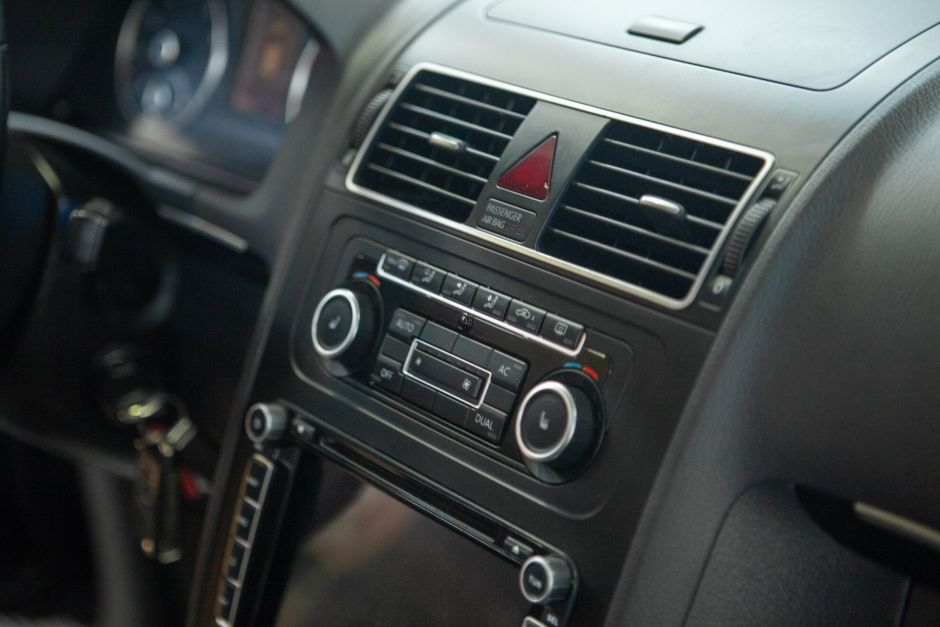 Volkswagen Touran 1.4 РКПП, 2011, 123 141 км фото 17