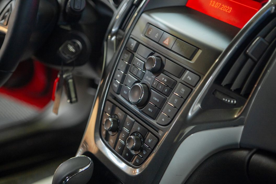 Opel Astra 1.6 АКПП, 2013, 124 585 км фото 13